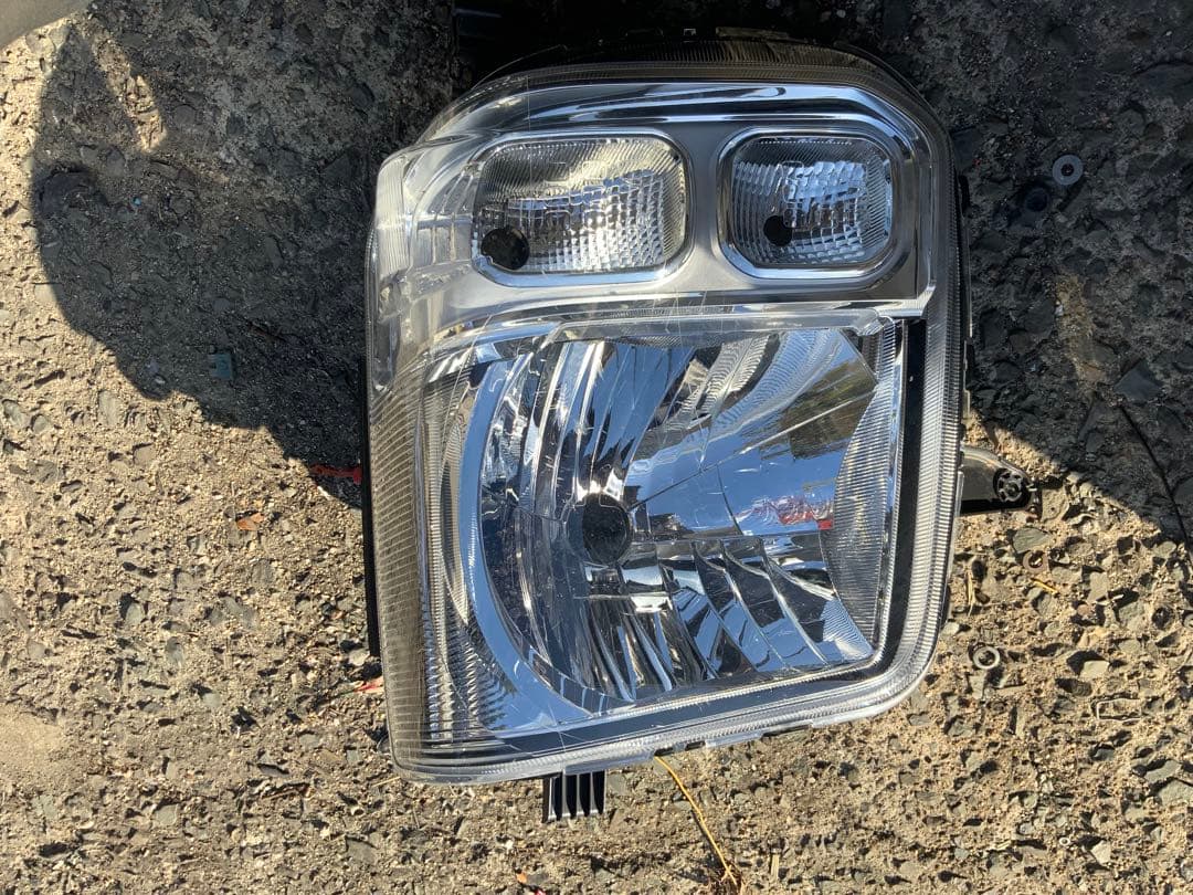ステー損傷　エブリィ バン DA17V 純正 ハロゲン 左 ヘッドライト