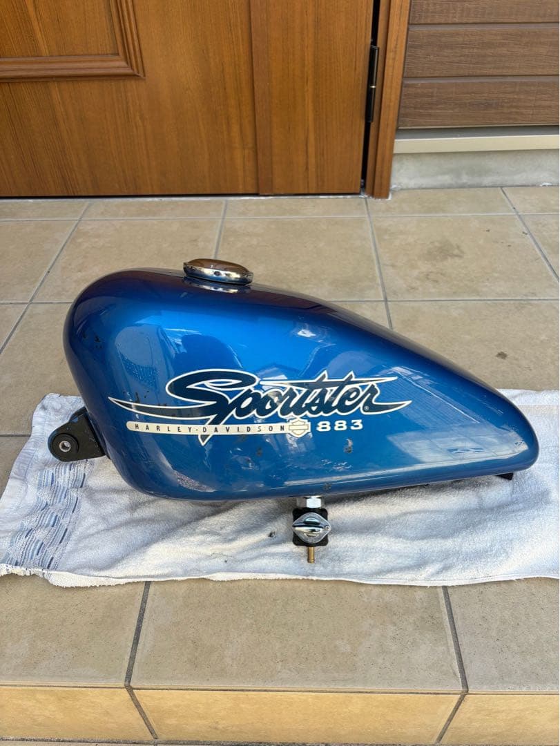 スポーツスター 純正 タンク 1997 883 ジャンク？ 水色
