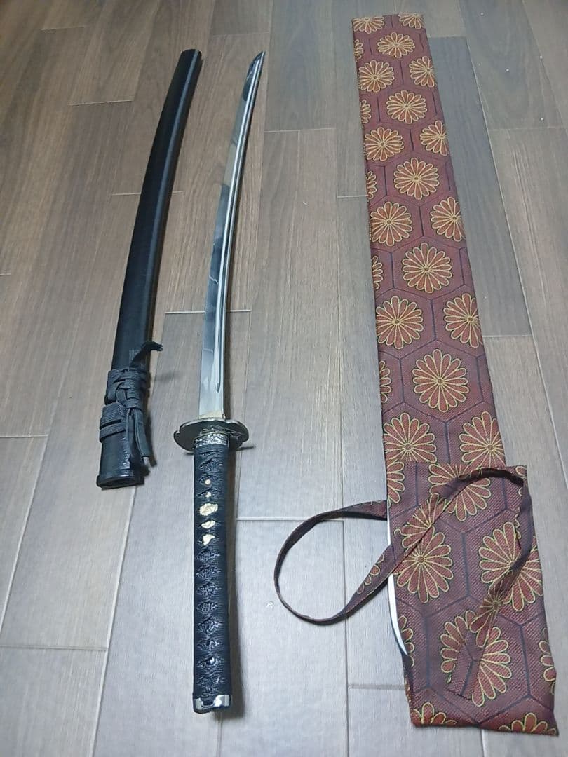 ◉菊花紋章刀袋付き・黒鋼製湾曲刀 (樋入り)　期間限定販売
