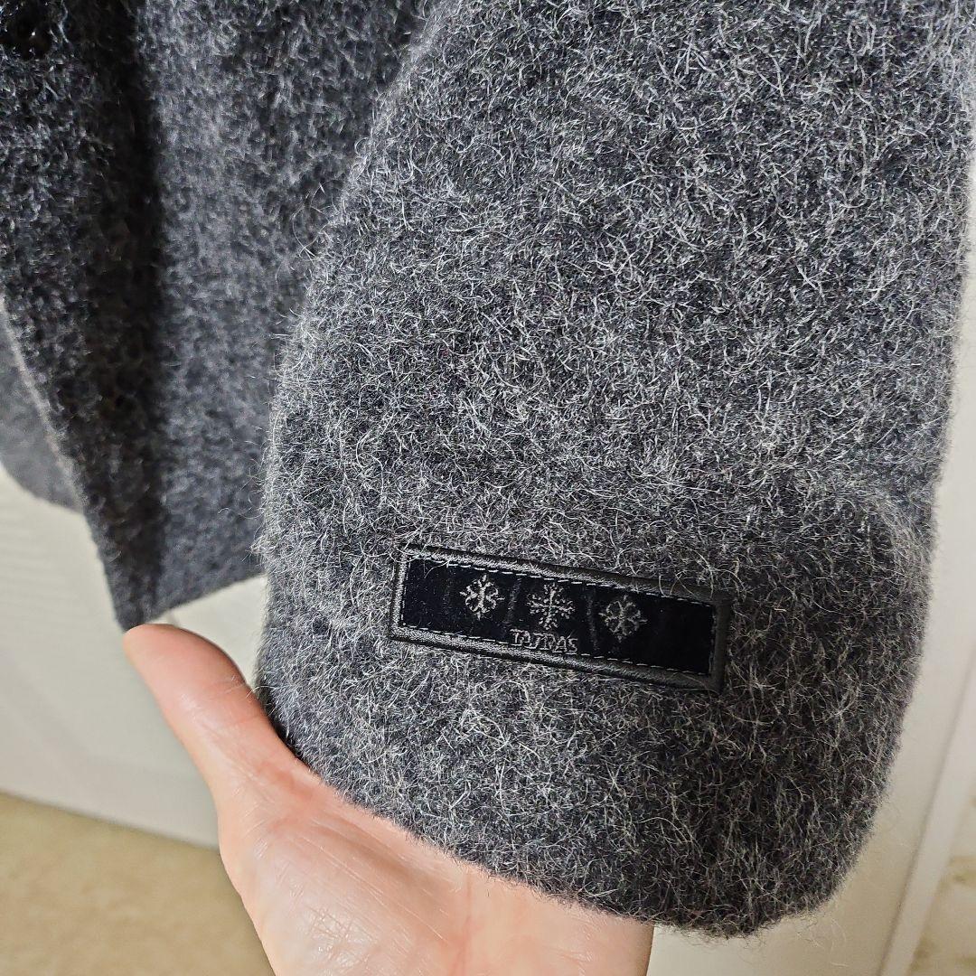 !!!です。TATRAS グレー 大きな襟付き