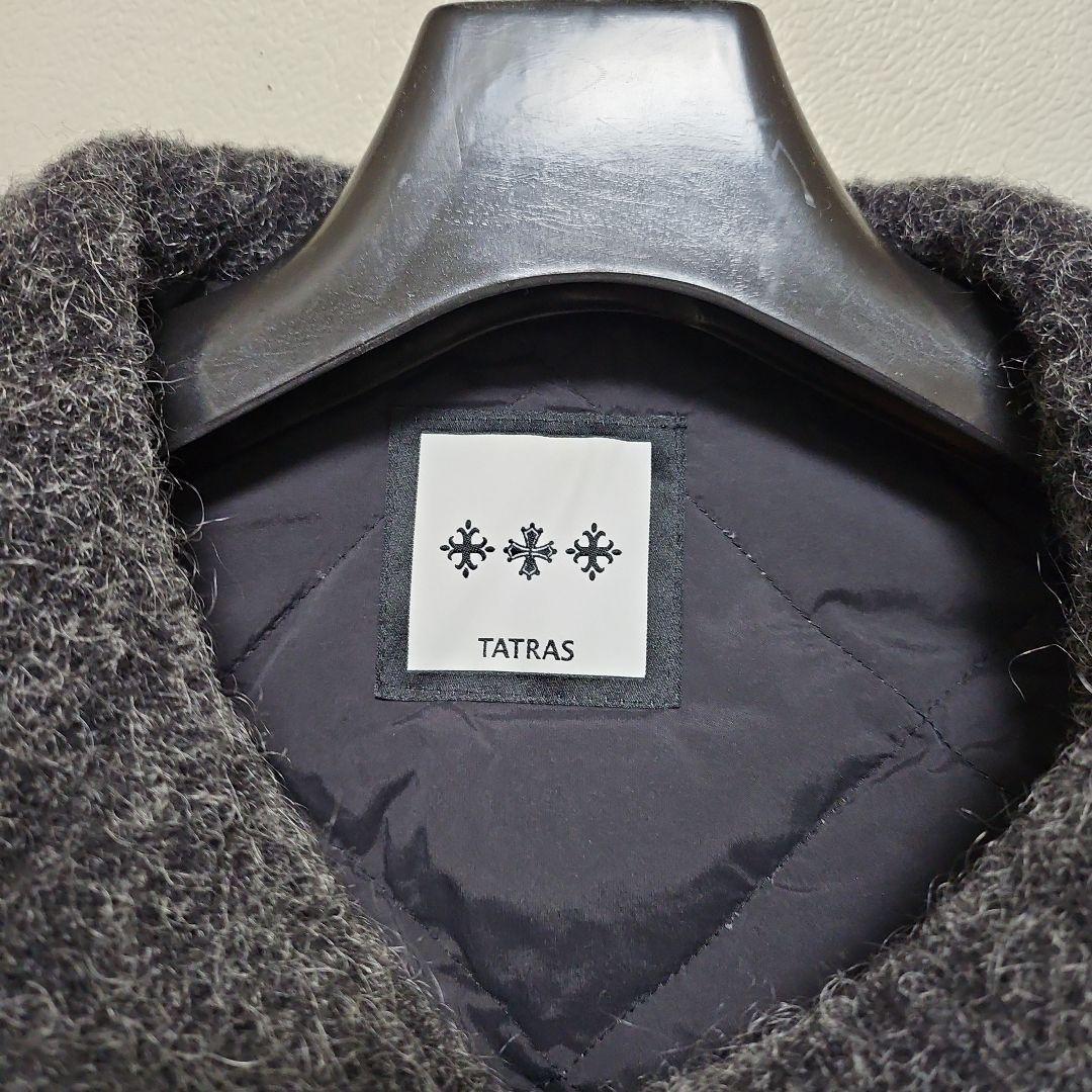 !!!です。TATRAS グレー 大きな襟付き