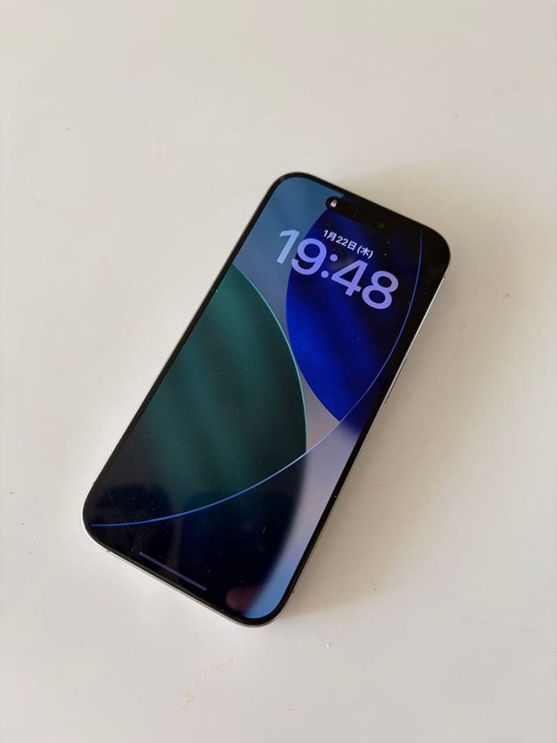 iPhone 15 Pro 256GB 背面、レンズ割れ