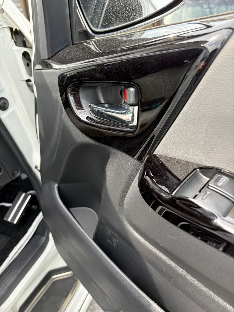 ハイエースワイド コンソールパネル　SilkBlaze Kスペックピアノブラック