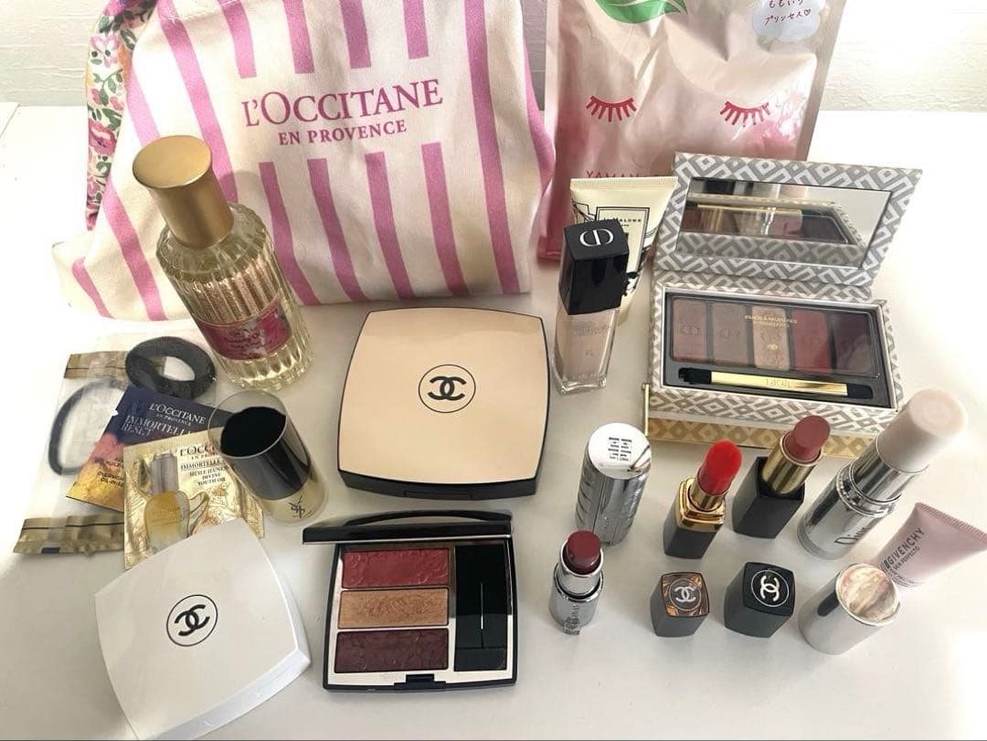 CHANEL、DIORホリデーYSLブラシ ＧIVENCHYデパコス等まとめ売り