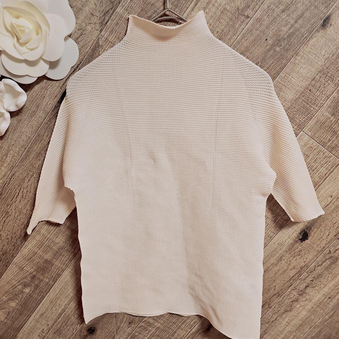 ISSEY MIYAKE　ハイネック立体カットソー　アイボリー　サイズ3