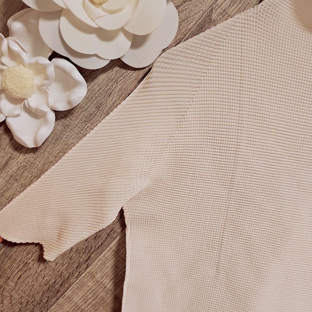 ISSEY MIYAKE　ハイネック立体カットソー　アイボリー　サイズ3