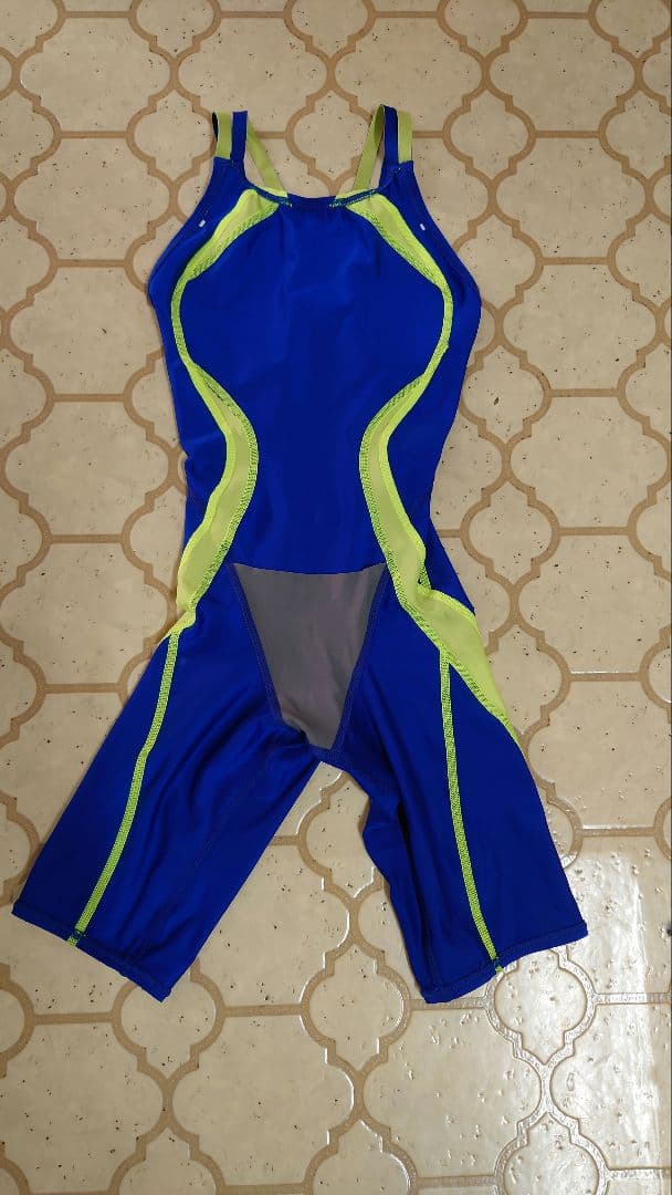 新品　アリーナ　競泳水着　ブルー＆イエロー　Lサイズ薄手