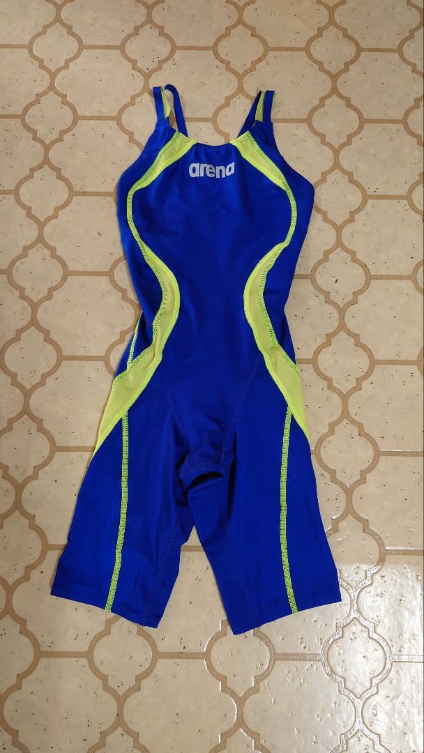 新品　アリーナ　競泳水着　ブルー＆イエロー　Lサイズ薄手