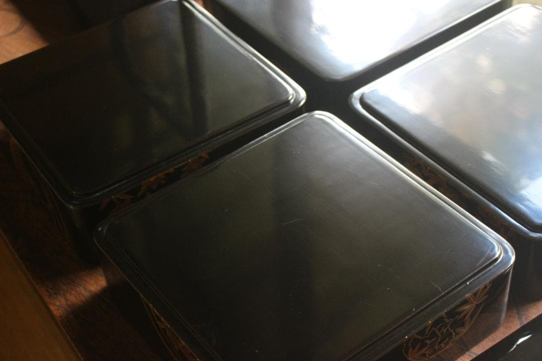 専用！上質黒漆に極上丸紋花蒔絵の映える手提四段重（検輪島塗重箱