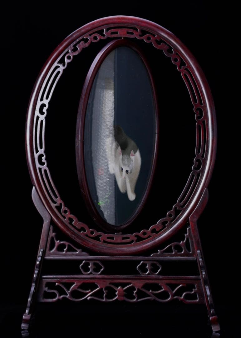 れ*い様 【極上工芸】中国蘇州 両面刺繍 猫とカマキリ 紫檀台付 衝立 高さ74