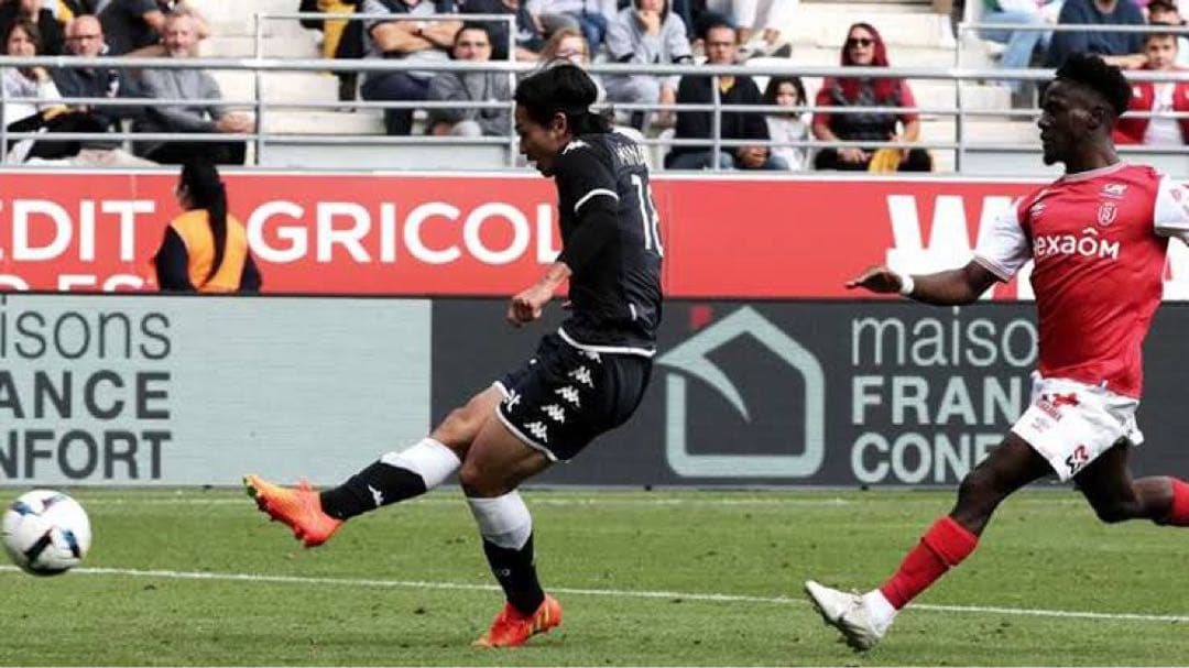 南野拓実 直筆サイン入りユニフォーム