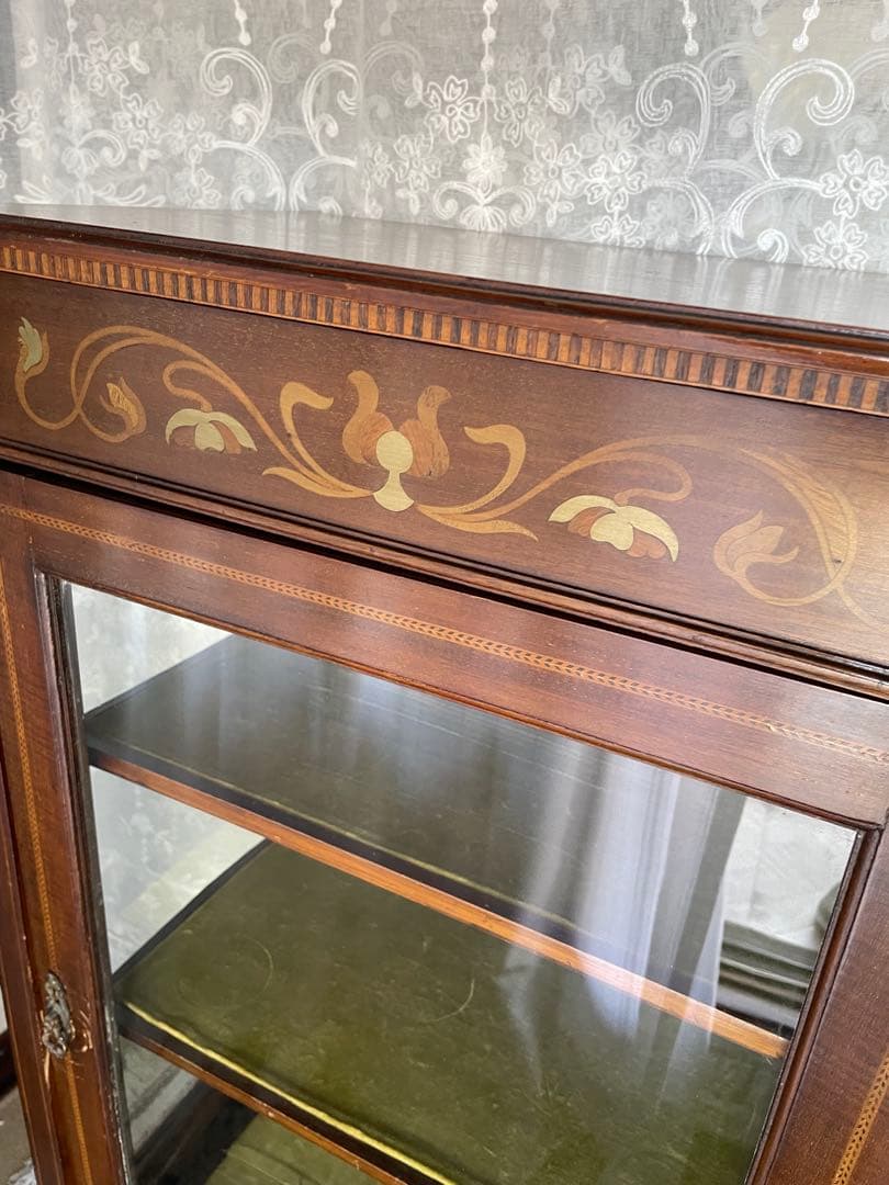 イギリスアンティーク　マホガニー ガラスキャビネット