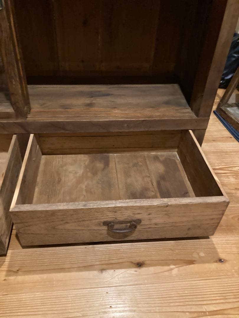 昭和レトロ　サイドボード　食器棚、戸棚、収納棚　ゆらゆらガラス　大正〜昭和初期②