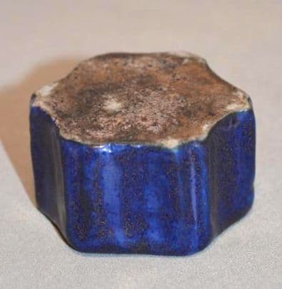 『李朝瑠璃釉亀甲形水滴』 藍釉　古陶磁器　李氏朝鮮　硯滴　水注　古美術