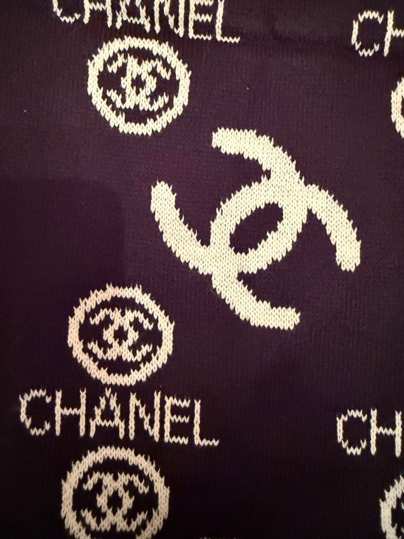 新品、未使用品　ノベルティーCHANEL ロゴマフラー 黒/白