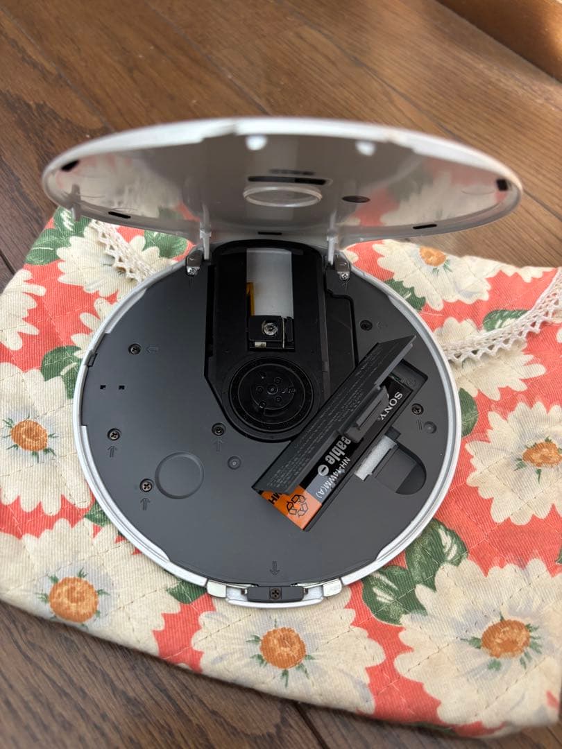 ポータブルプレーヤー SONY CD WALKMAN D-NE20