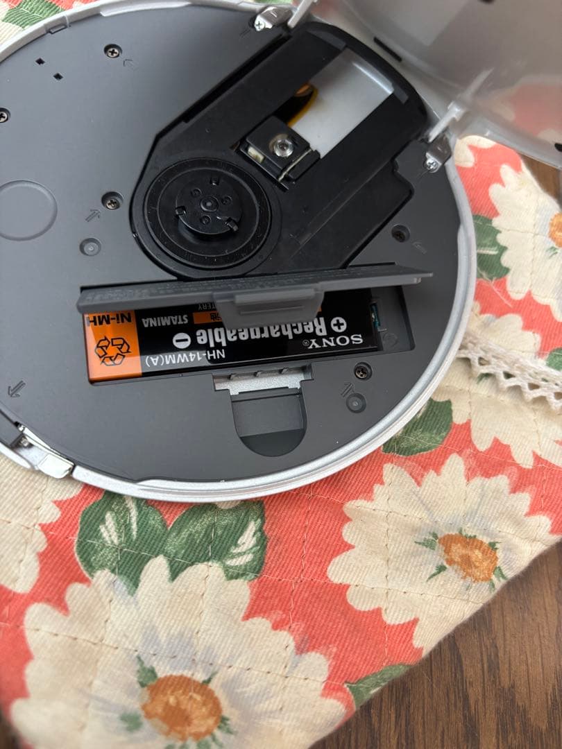 ポータブルプレーヤー SONY CD WALKMAN D-NE20