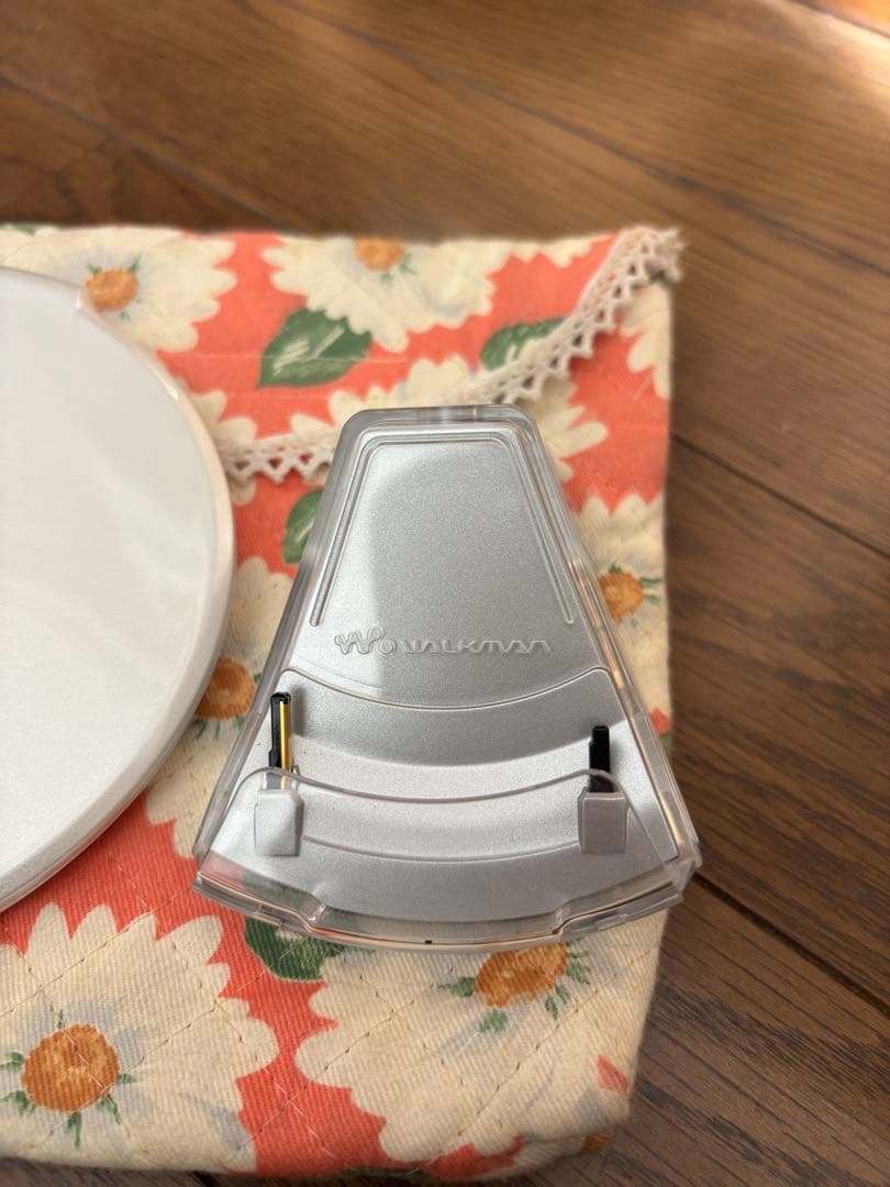 ポータブルプレーヤー SONY CD WALKMAN D-NE20