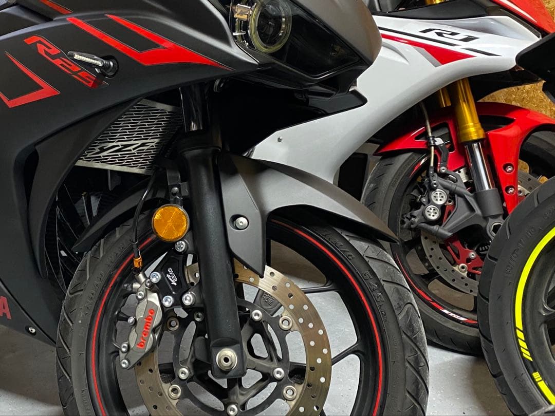 bremboキャリパー シルバー　OVER RACING キャリパーサポート付き