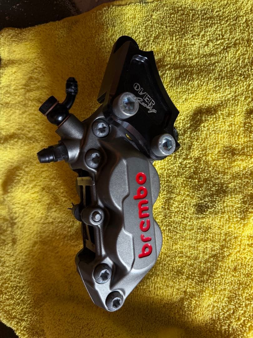 bremboキャリパー シルバー　OVER RACING キャリパーサポート付き