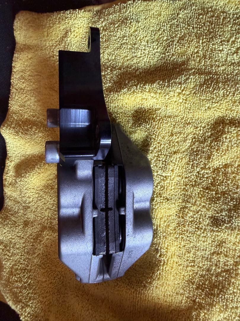 bremboキャリパー シルバー　OVER RACING キャリパーサポート付き