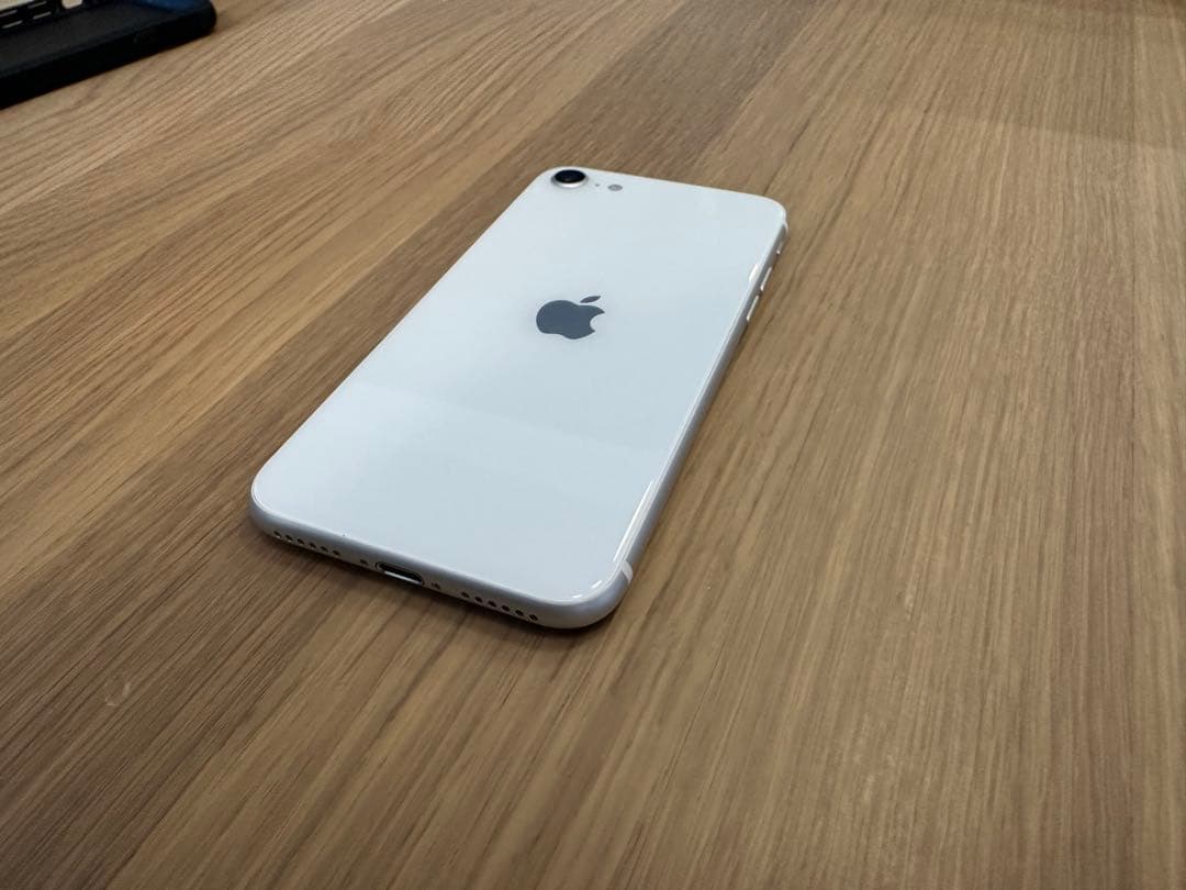 iPhone SE (第2世代) 128GB ホワイト SIMフリー ケース付き