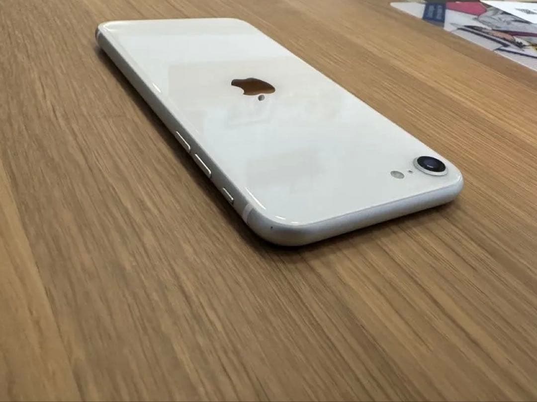 iPhone SE (第2世代) 128GB ホワイト SIMフリー ケース付き