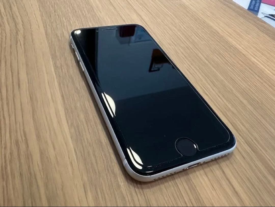 iPhone SE (第2世代) 128GB ホワイト SIMフリー ケース付き