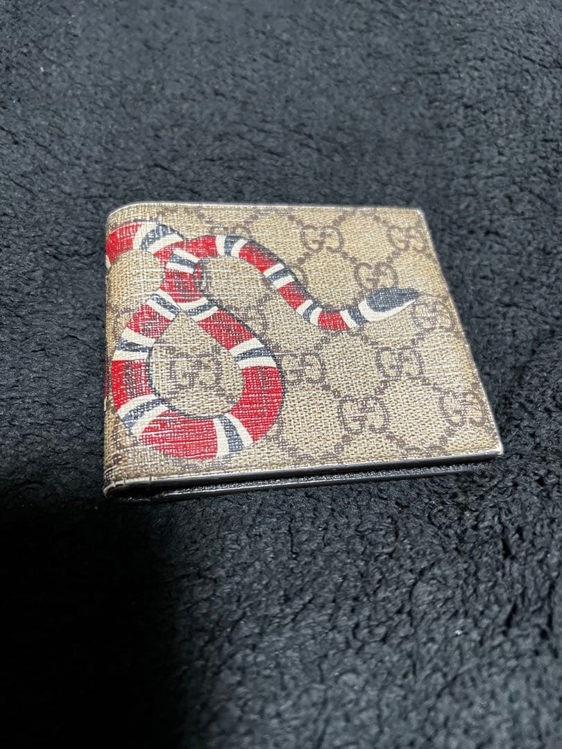 GUCCI スネークデザイン 二つ折り　財布