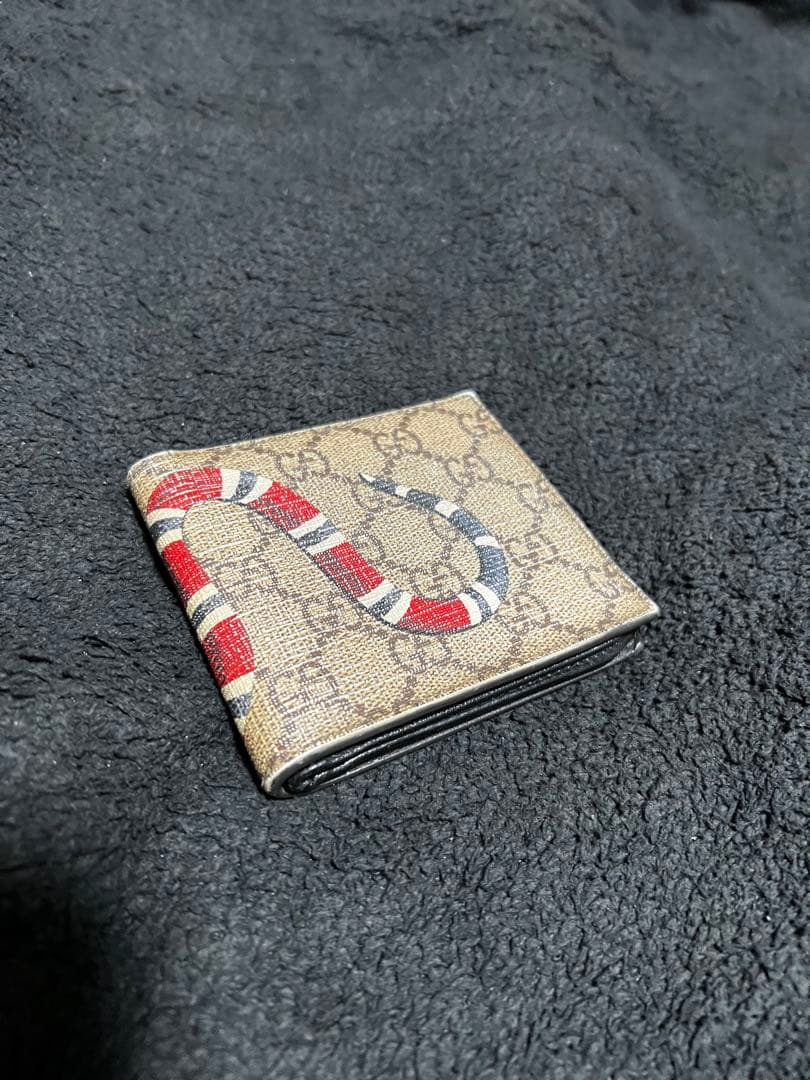 GUCCI スネークデザイン 二つ折り　財布