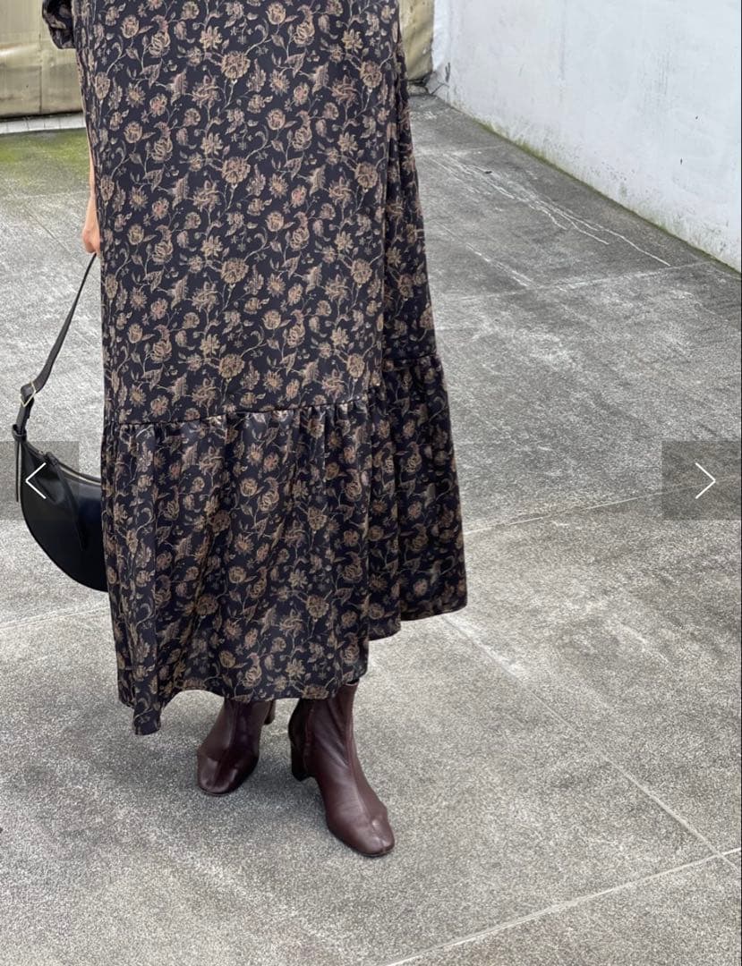 ビアズリー　ロングワンピース　黒　花柄　後ろリボン付き