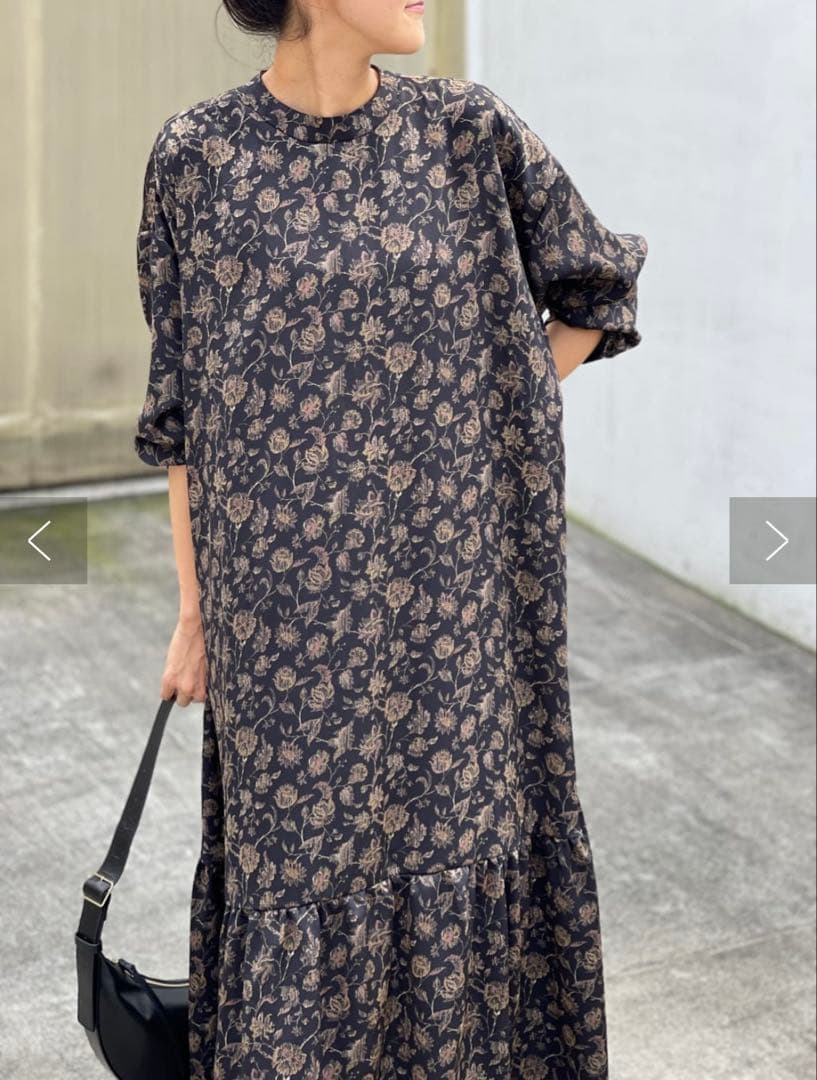 ビアズリー　ロングワンピース　黒　花柄　後ろリボン付き