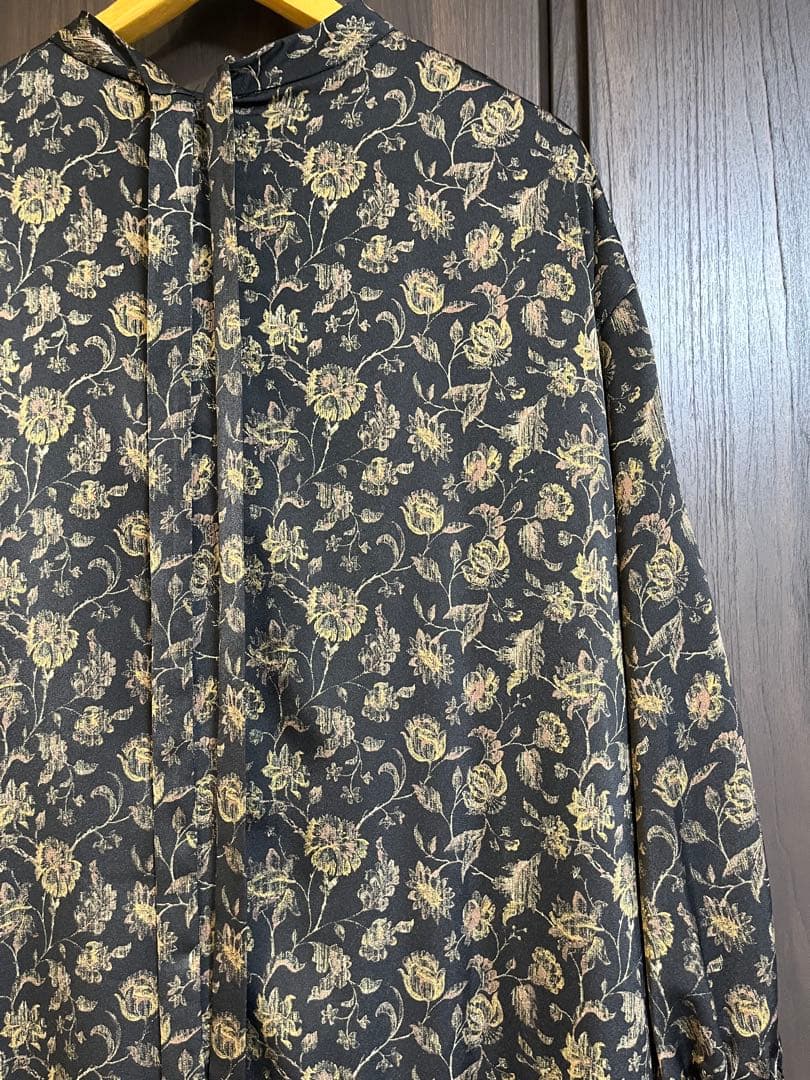 ビアズリー　ロングワンピース　黒　花柄　後ろリボン付き