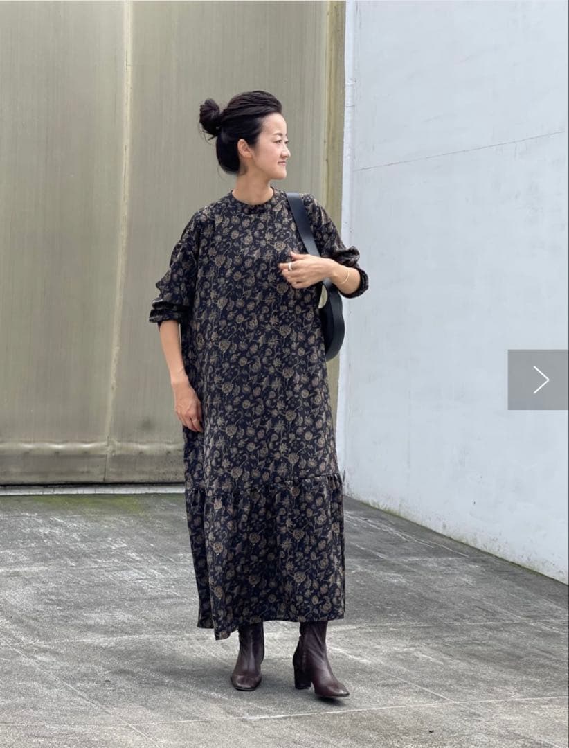 ビアズリー　ロングワンピース　黒　花柄　後ろリボン付き