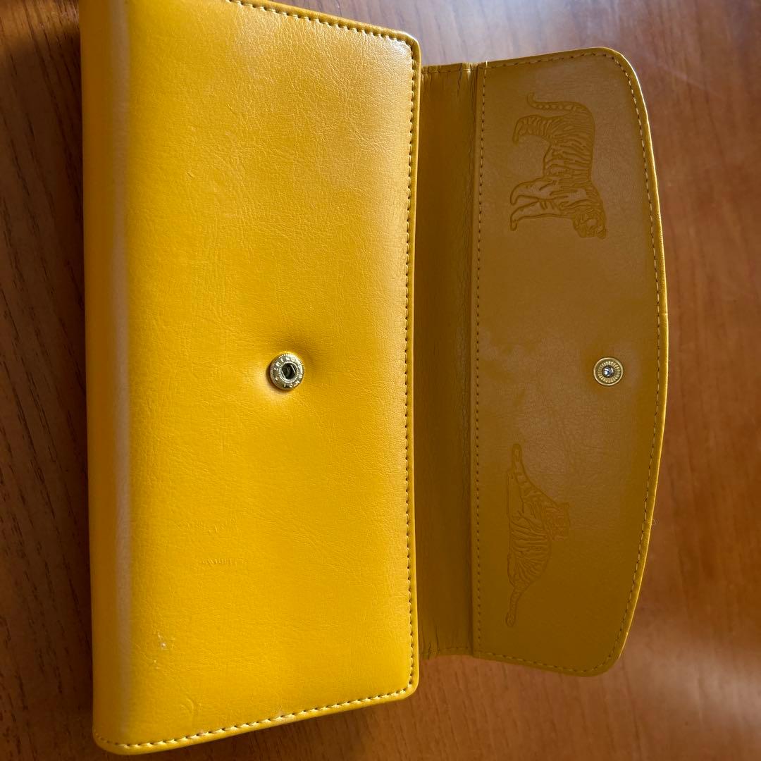 開運財布イエロー 長財布 金属製ボタン付き