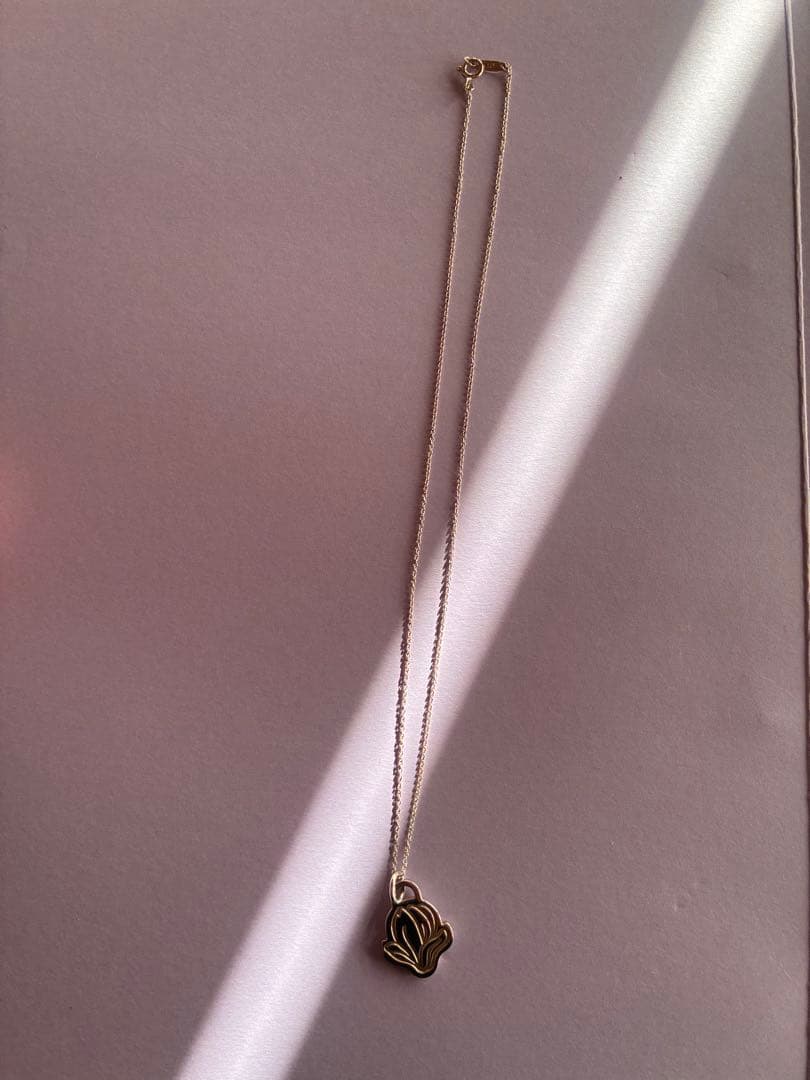 名古屋ウィメンズマラソン2019 GO WOMEN グレイ系のネックレス、