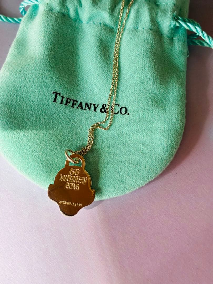 名古屋ウィメンズマラソン2019 GO WOMEN グレイ系のネックレス、