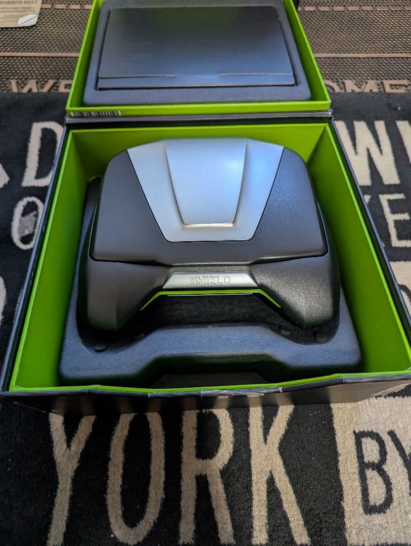 美品　NVIDIA SHIELD ポータブルゲーム機