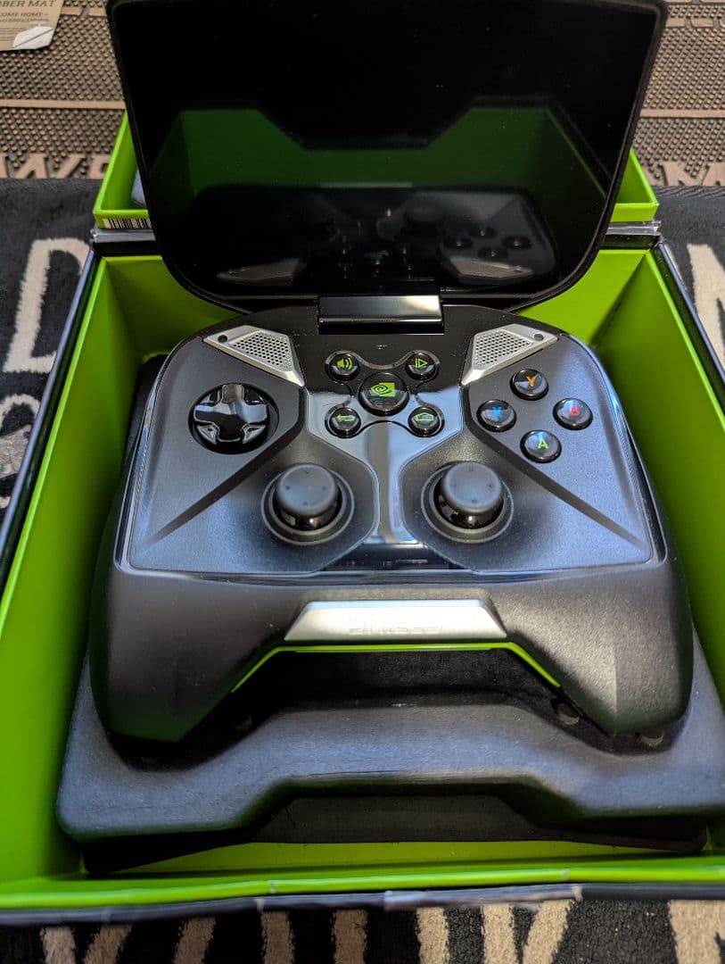 美品　NVIDIA SHIELD ポータブルゲーム機