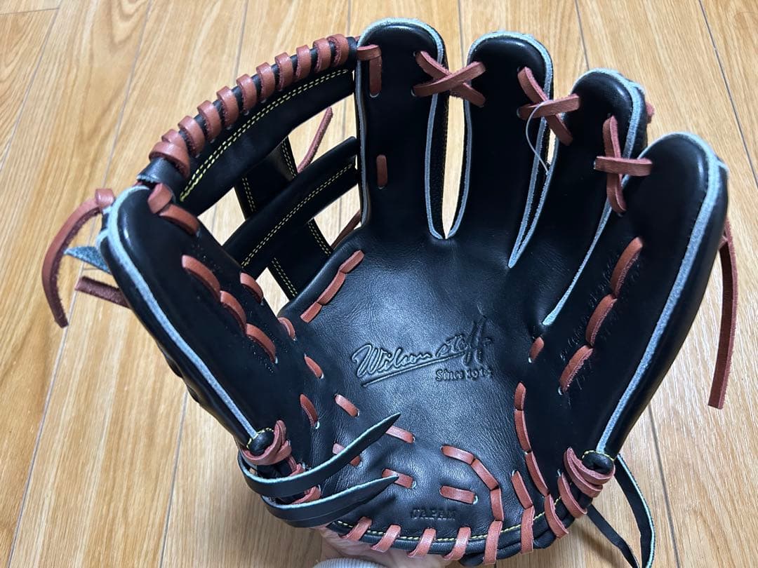 ウィルソン 野球グローブ 硬式・内野手用右投げ【定価　63800円】黒　ブラック