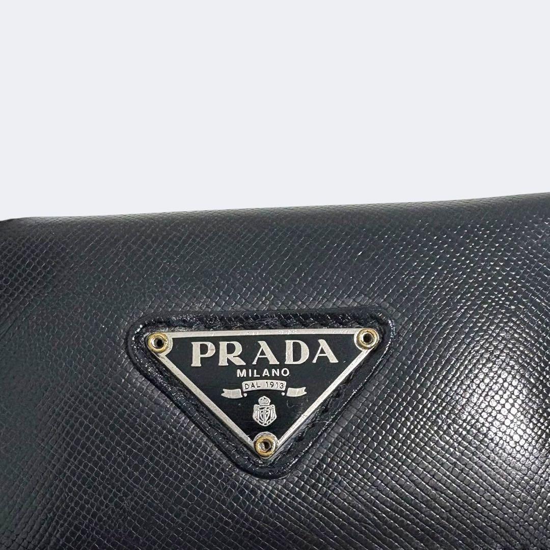 美品✨ プラダ　6連 キーケース　三角ロゴ　サフィアーノレザー　ブラック