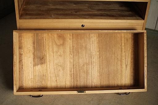 古い木製のチェスト　引き出し3段　桐箪笥