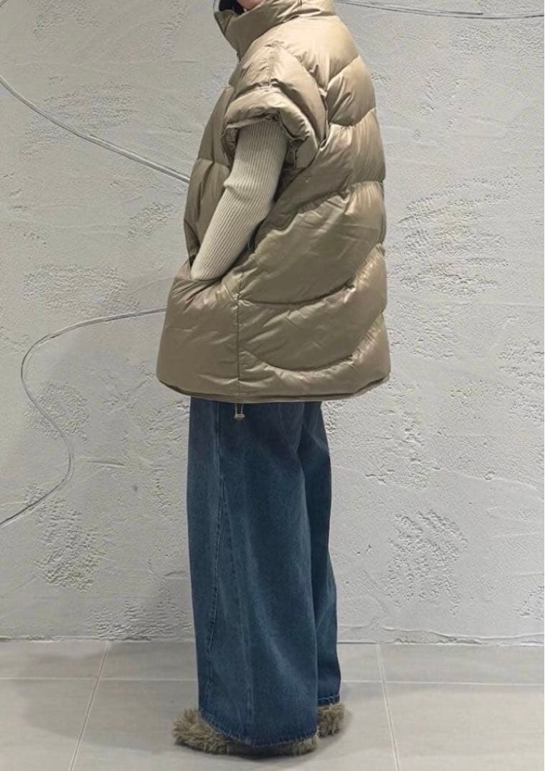 ラート short-sleeved down vest LAATO