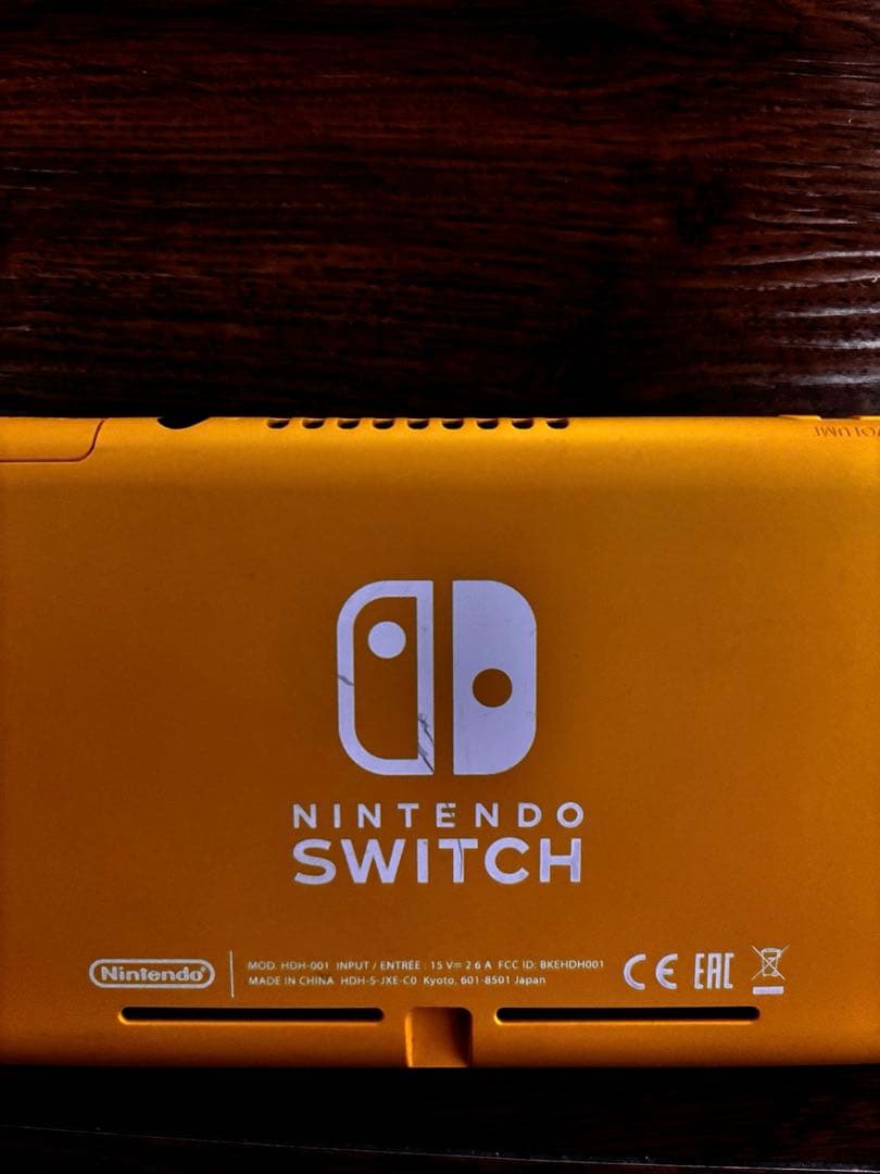 ニンテンドースイッチ　ライト　イエロー　nintendo switch