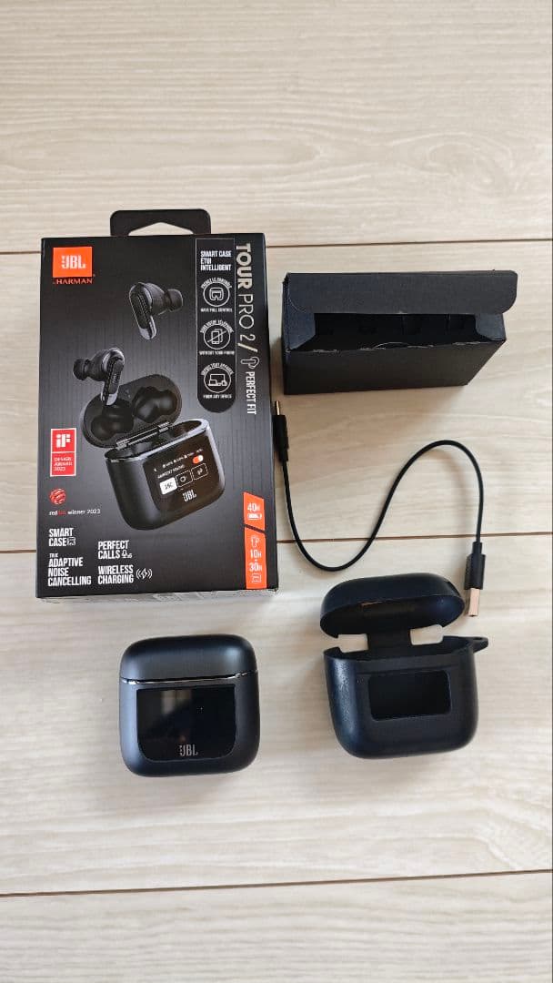 JBL TOUR PRO 2ワイヤレスイヤホン　ブラック　ラバーケース付き