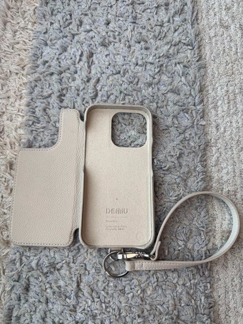美品 DEMIU POCHEFLAT iPhone15Pro ケース　ストラップ