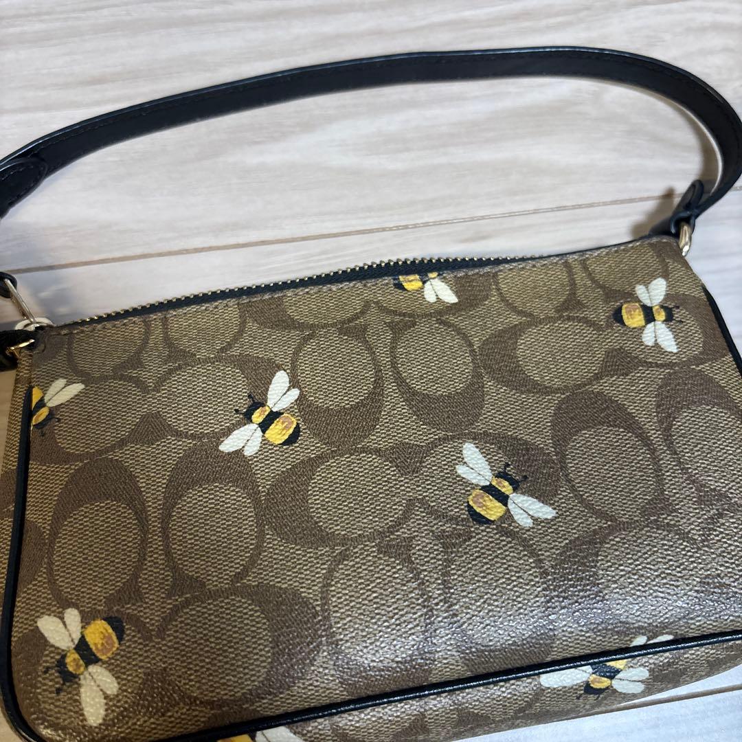 【極美品】 coach 蜂beeシグネチャー　ショルダーバック