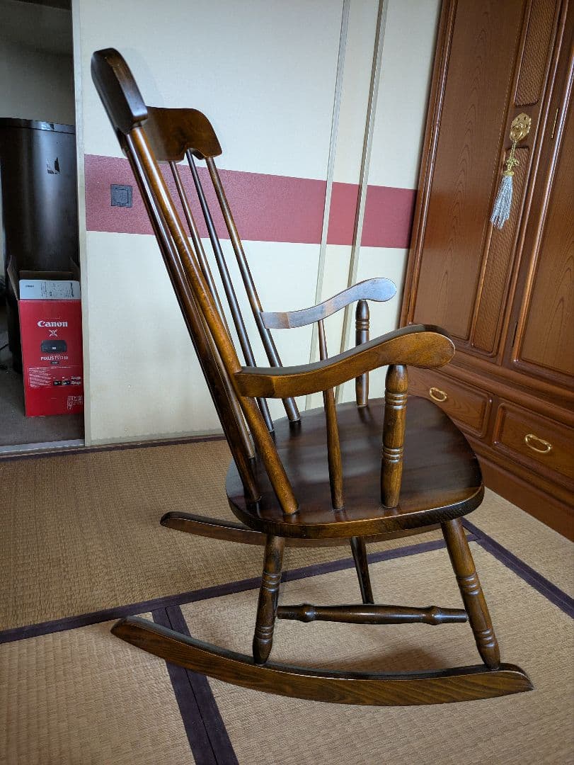 木製ロッキングチェア クラシックデザイン