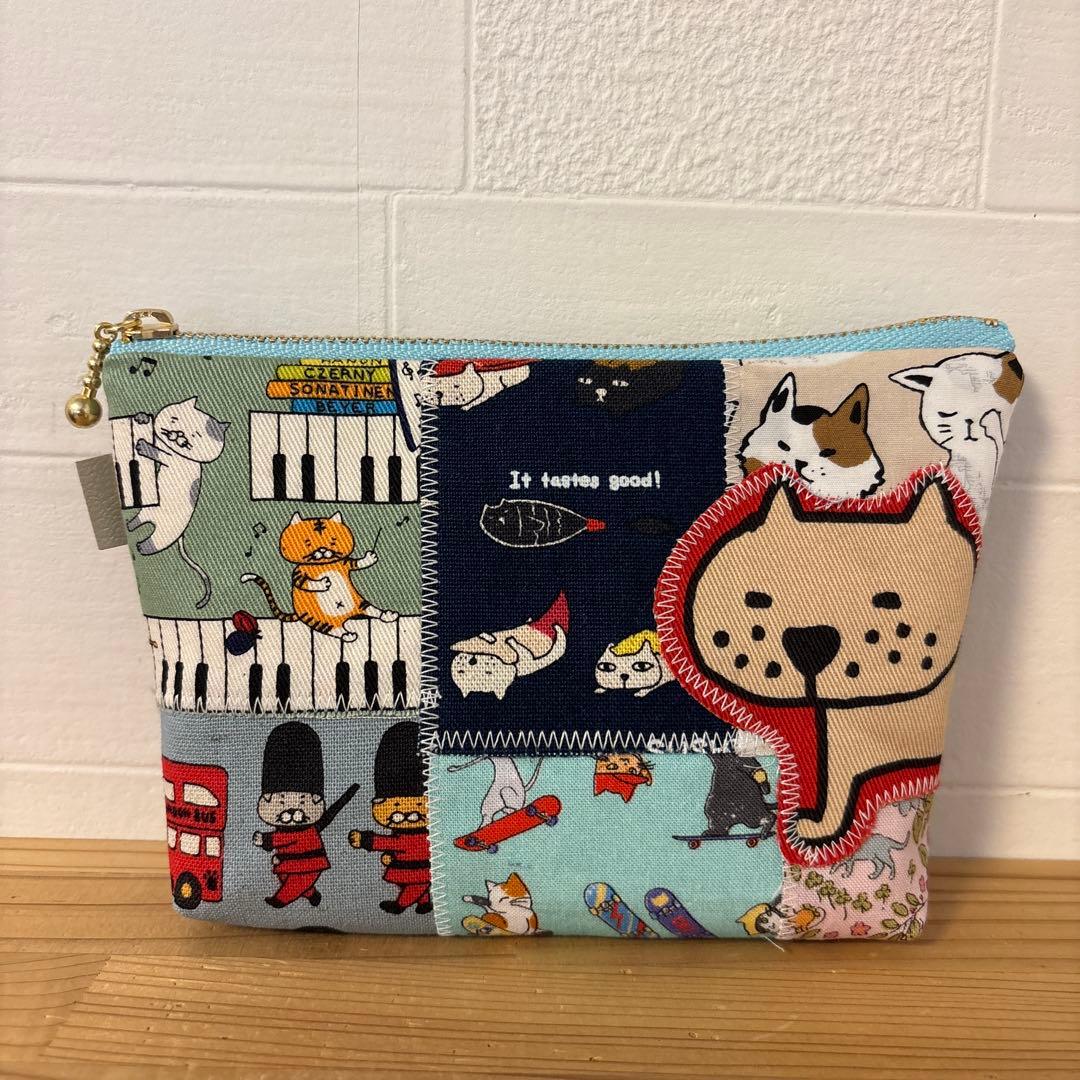 感謝価格　SALE 猫柄　パッチワーク　16cmファスナーポーチ 人気