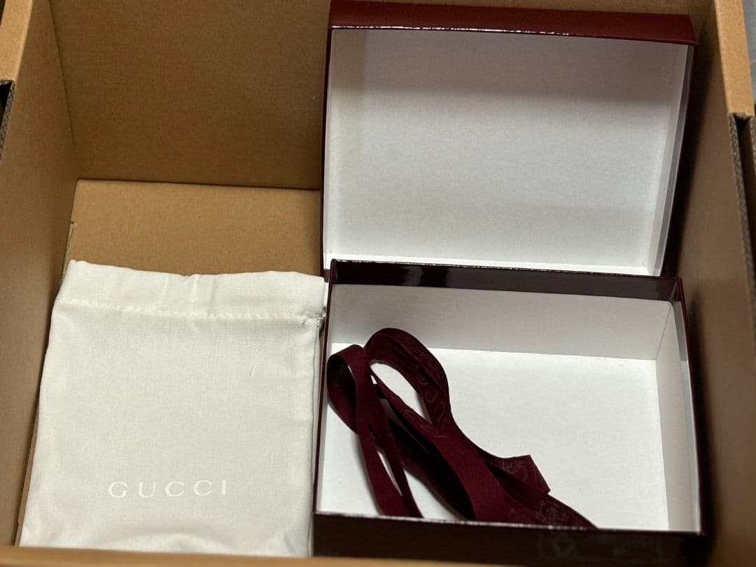 GUCCI 日本限定 ヒグチユウコ バイカラーカードケース